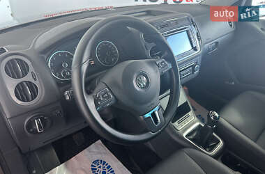 Позашляховик / Кросовер Volkswagen Tiguan 2012 в 