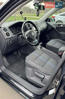 Внедорожник / Кроссовер Volkswagen Tiguan 2010 в 