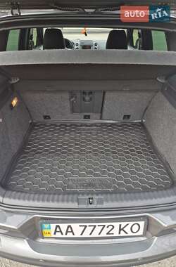 Внедорожник / Кроссовер Volkswagen Tiguan 2012 в 