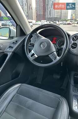 Внедорожник / Кроссовер Volkswagen Tiguan 2009 в 