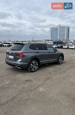 Внедорожник / Кроссовер Volkswagen Tiguan 2020 в 