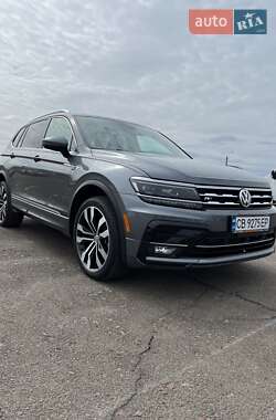 Внедорожник / Кроссовер Volkswagen Tiguan 2020 в 