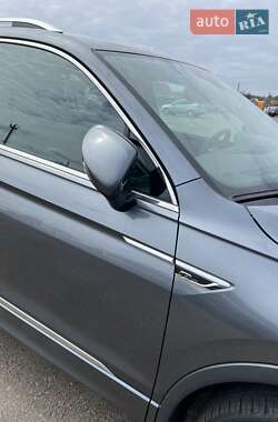 Внедорожник / Кроссовер Volkswagen Tiguan 2020 в 