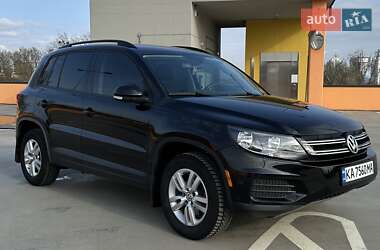 Внедорожник / Кроссовер Volkswagen Tiguan 2016 в 