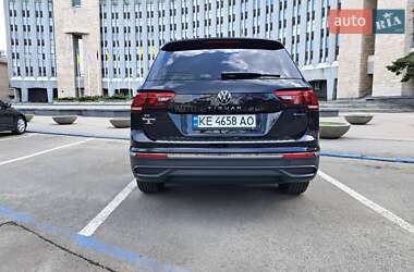 Внедорожник / Кроссовер Volkswagen Tiguan 2023 в 