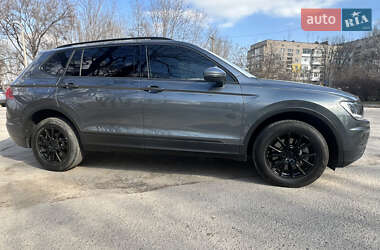 Внедорожник / Кроссовер Volkswagen Tiguan 2019 в 