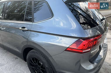Внедорожник / Кроссовер Volkswagen Tiguan 2019 в 