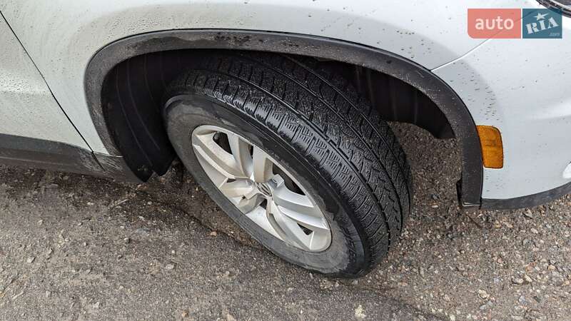 Внедорожник / Кроссовер Volkswagen Tiguan 2016 в Первомайске