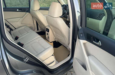 Позашляховик / Кросовер Volkswagen Tiguan 2012 в 
