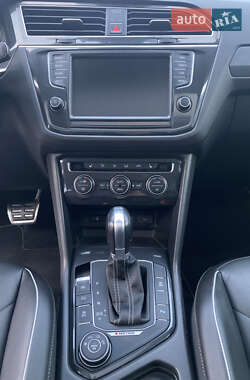 Внедорожник / Кроссовер Volkswagen Tiguan 2017 в 