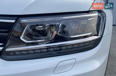 Внедорожник / Кроссовер Volkswagen Tiguan 2017 в 