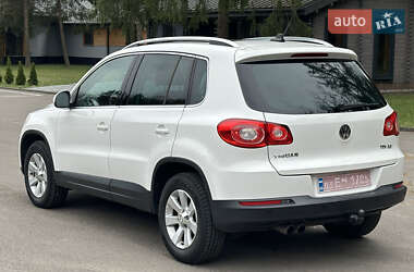 Внедорожник / Кроссовер Volkswagen Tiguan 2011 в 