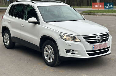 Внедорожник / Кроссовер Volkswagen Tiguan 2011 в 