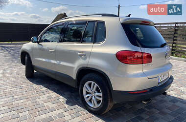Внедорожник / Кроссовер Volkswagen Tiguan 2015 в 