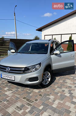 Внедорожник / Кроссовер Volkswagen Tiguan 2015 в 
