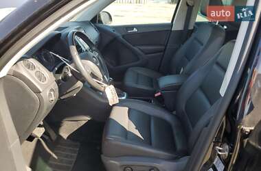 Позашляховик / Кросовер Volkswagen Tiguan 2016 в 