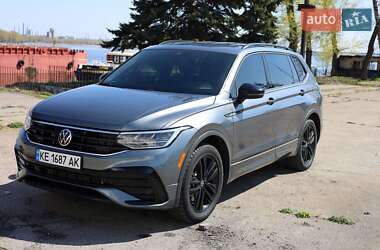 Позашляховик / Кросовер Volkswagen Tiguan 2021 в 