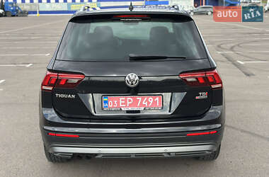 Внедорожник / Кроссовер Volkswagen Tiguan 2018 в 