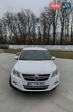 Внедорожник / Кроссовер Volkswagen Tiguan 2011 в 