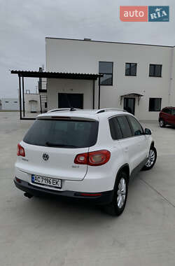Внедорожник / Кроссовер Volkswagen Tiguan 2011 в 