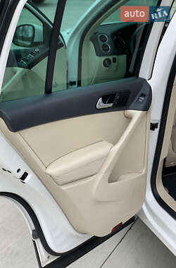 Внедорожник / Кроссовер Volkswagen Tiguan 2011 в 