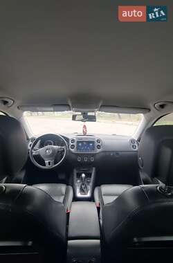 Внедорожник / Кроссовер Volkswagen Tiguan 2015 в 