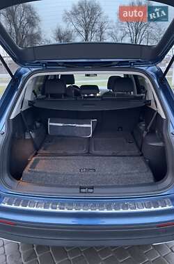 Внедорожник / Кроссовер Volkswagen Tiguan 2019 в 