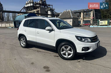 Внедорожник / Кроссовер Volkswagen Tiguan 2014 в 