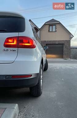 Внедорожник / Кроссовер Volkswagen Tiguan 2014 в 