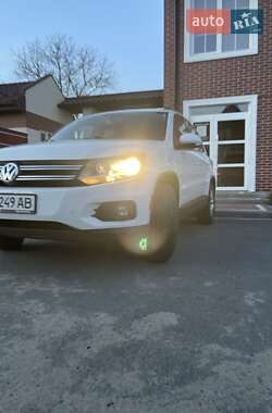 Внедорожник / Кроссовер Volkswagen Tiguan 2014 в 