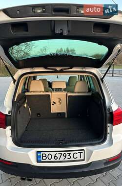 Внедорожник / Кроссовер Volkswagen Tiguan 2012 в 