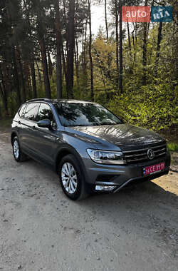 Внедорожник / Кроссовер Volkswagen Tiguan 2017 в 