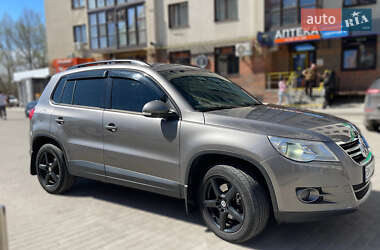 Внедорожник / Кроссовер Volkswagen Tiguan 2011 в 