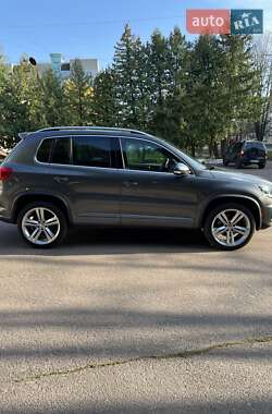 Позашляховик / Кросовер Volkswagen Tiguan 2016 в 