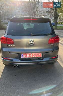 Позашляховик / Кросовер Volkswagen Tiguan 2016 в 
