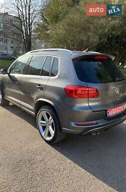Позашляховик / Кросовер Volkswagen Tiguan 2016 в 