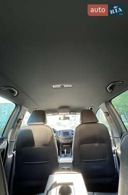 Позашляховик / Кросовер Volkswagen Tiguan 2016 в 