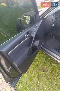 Позашляховик / Кросовер Volkswagen Tiguan 2012 в 