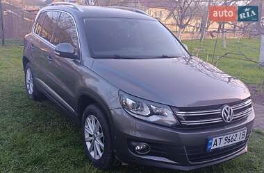 Позашляховик / Кросовер Volkswagen Tiguan 2012 в 