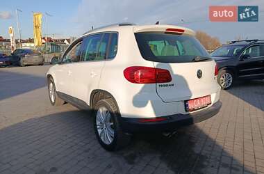 Позашляховик / Кросовер Volkswagen Tiguan 2015 в 