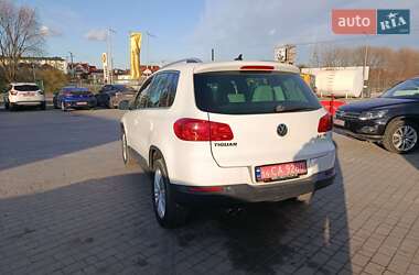 Позашляховик / Кросовер Volkswagen Tiguan 2015 в 