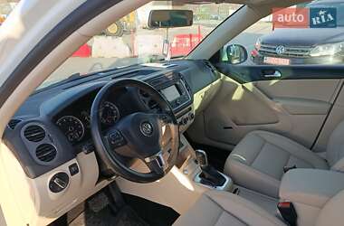 Позашляховик / Кросовер Volkswagen Tiguan 2015 в 