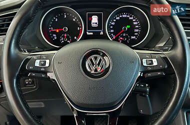 Внедорожник / Кроссовер Volkswagen Tiguan 2017 в 