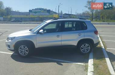 Внедорожник / Кроссовер Volkswagen Tiguan 2016 в 