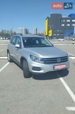 Внедорожник / Кроссовер Volkswagen Tiguan 2016 в 