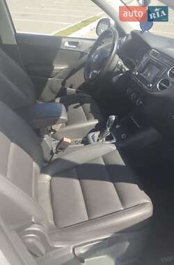 Внедорожник / Кроссовер Volkswagen Tiguan 2016 в 