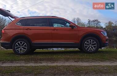 Внедорожник / Кроссовер Volkswagen Tiguan 2018 в 