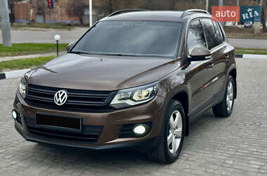 Внедорожник / Кроссовер Volkswagen Tiguan 2011 в 
