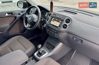 Внедорожник / Кроссовер Volkswagen Tiguan 2011 в 