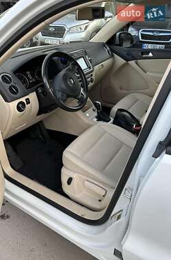 Внедорожник / Кроссовер Volkswagen Tiguan 2017 в 